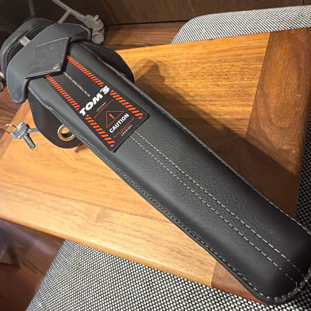 TOM'S ステアリングロック 鍵付き ブラック