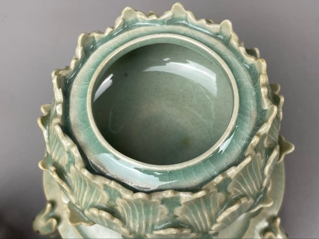 韓国人間国宝 柳海剛 共箱付 高麗 兎脚 三足香炉 青磁 透彫七宝文高麗翡色