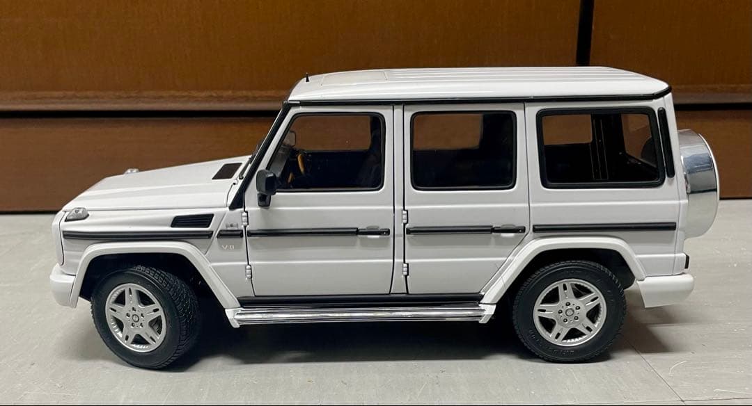 Mercedes-Benz G-Class ミニカー　オートアート1/18