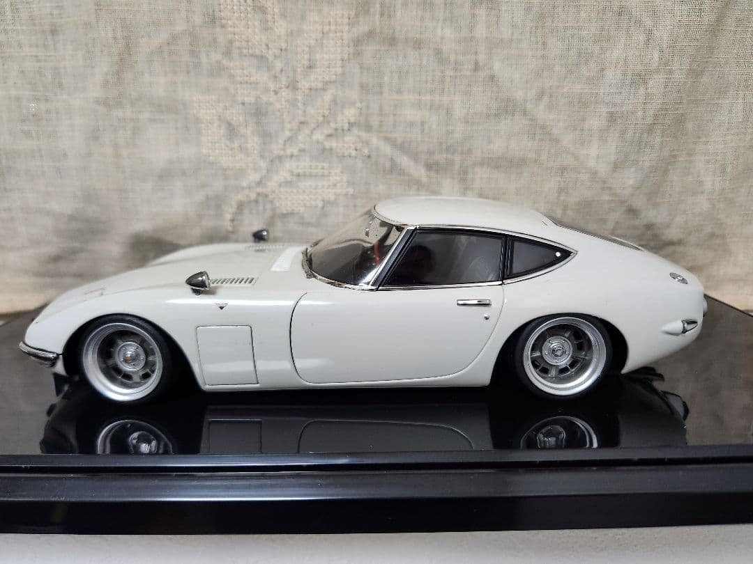 オートアート1/18　トヨタ2000GT