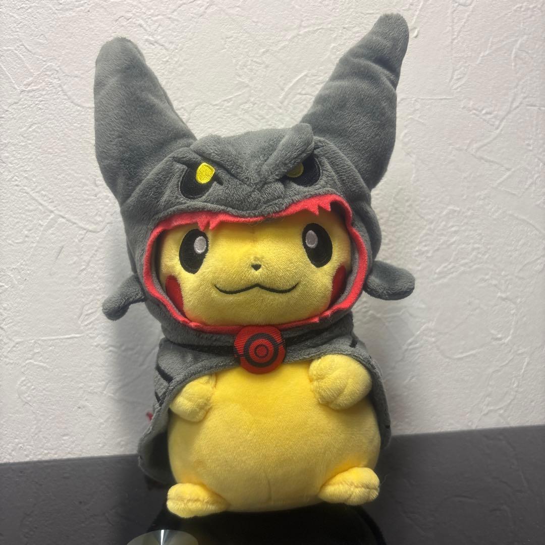 公*o様 黒いレックウザポンチョピカチュウ ぬいぐるみ 希少品 - メルカリ