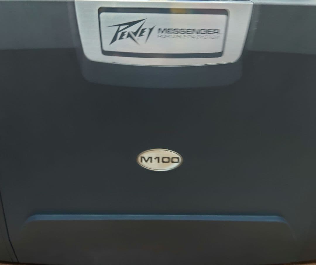 ■■【ケース・電源・ケーブル付】PEAVEY M100 ポータブルPAシステム
