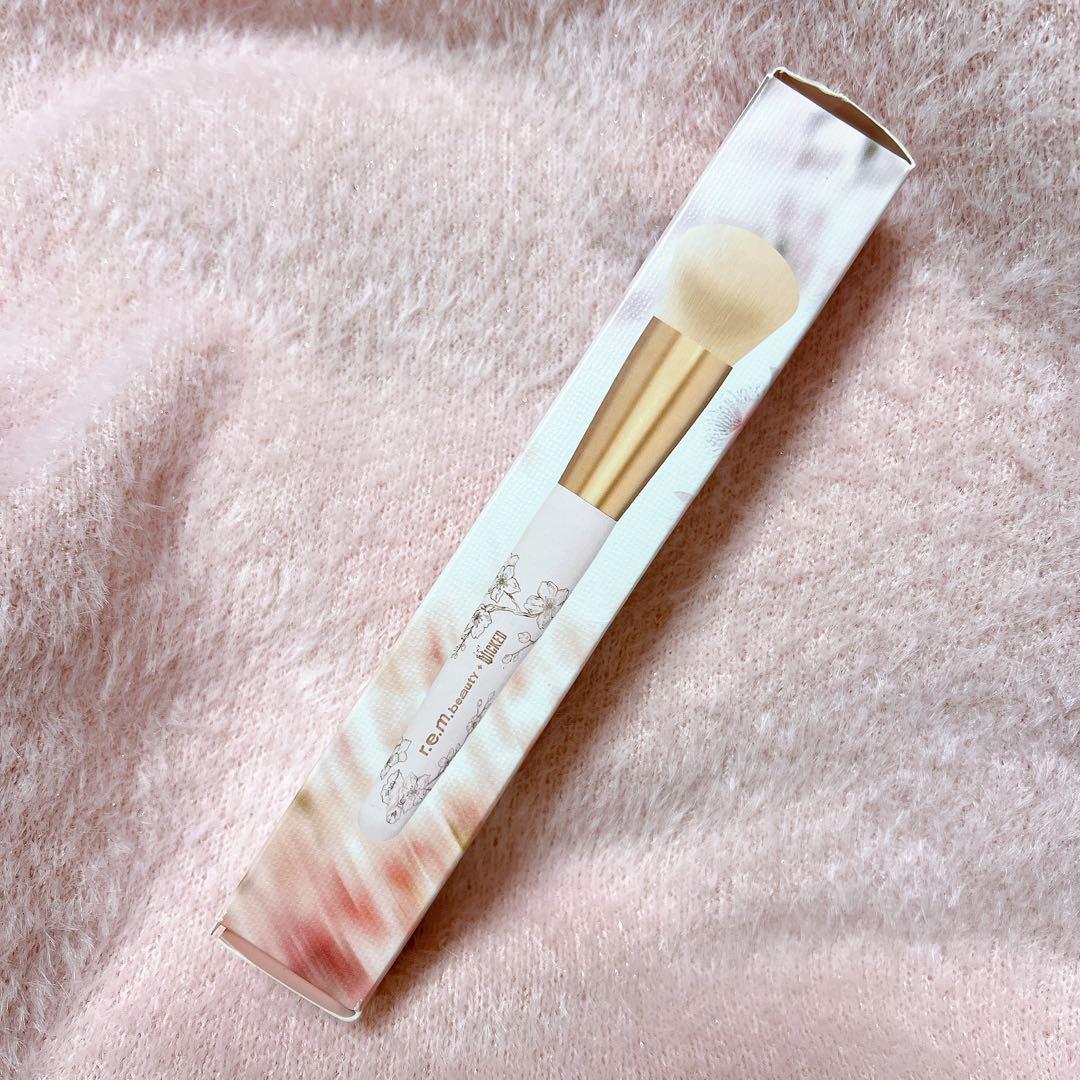 【新春セール】限定 rem beauty×WICKED ウィキッド チークブラシ