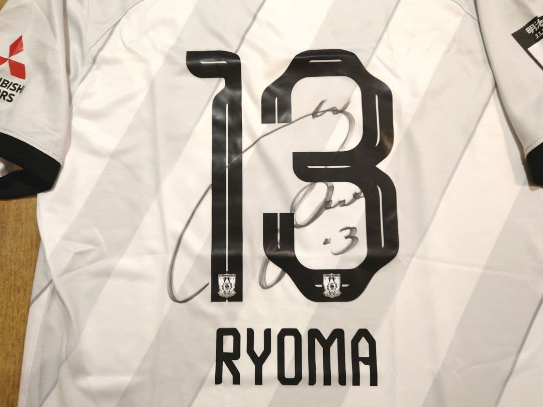 浦和レッズ 2024 アウェイユニフォーム 渡邊凌磨選手サイン入り No.13