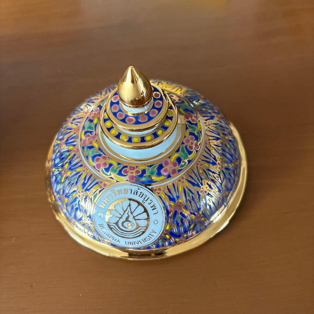 タイ　ベンジャロン焼き　置き物　ブラパー大学