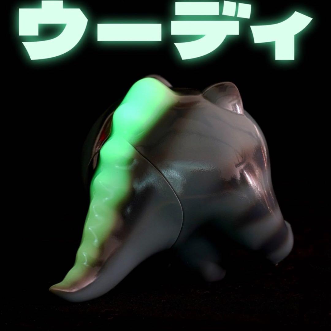 ウーディ・ウジラ　夜光　可愛い　モンスター　特撮　フィギュア　怪獣　ソフビ
