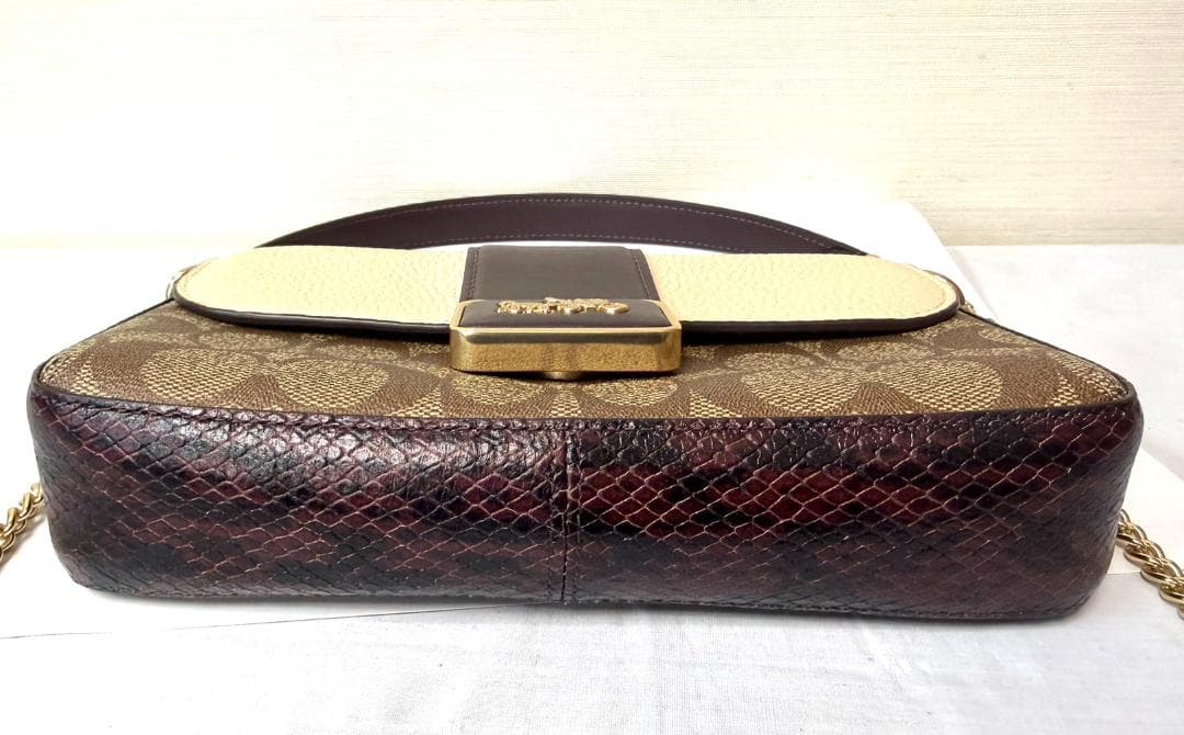 COACHコーチ ミニグレースクロスボディ シグネチャー キャンバス CC033