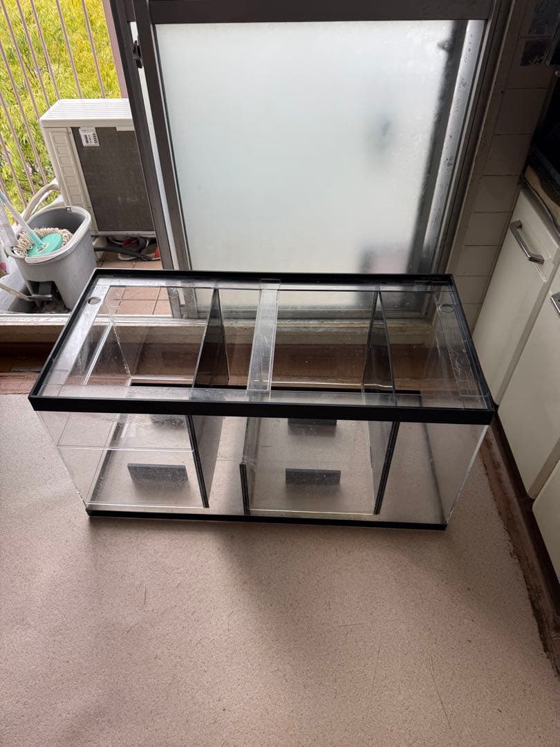 大きめの黒色アクリル水槽 引き取り限定 価格交渉OK