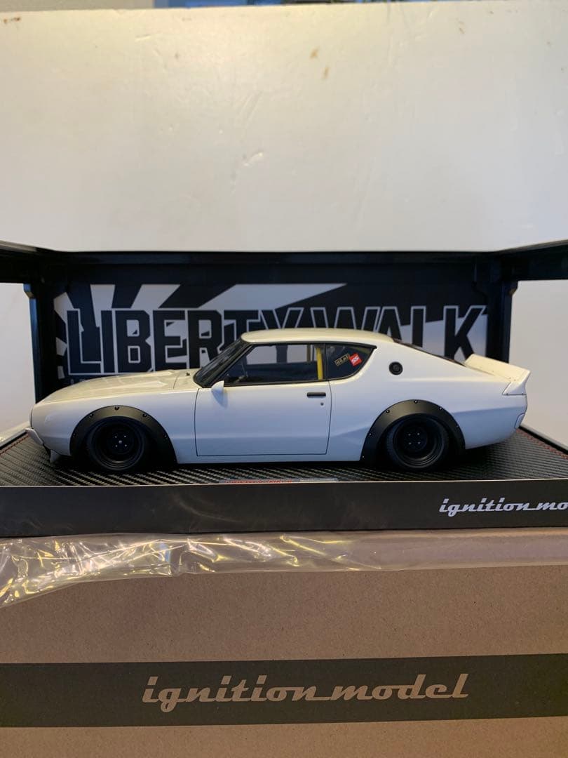 イグニッションモデル　1/18 LBWK ケンメリ ホワイト　0435