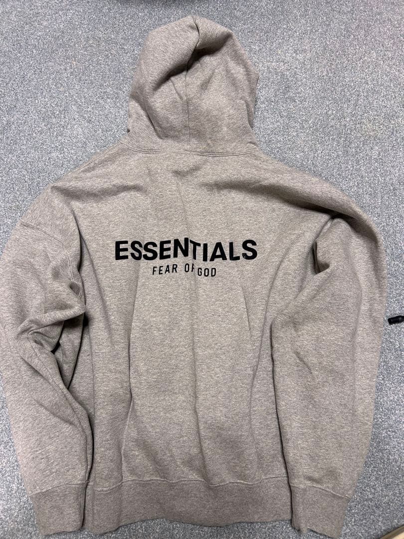エッセンシャルズ　パーカー　フーディ