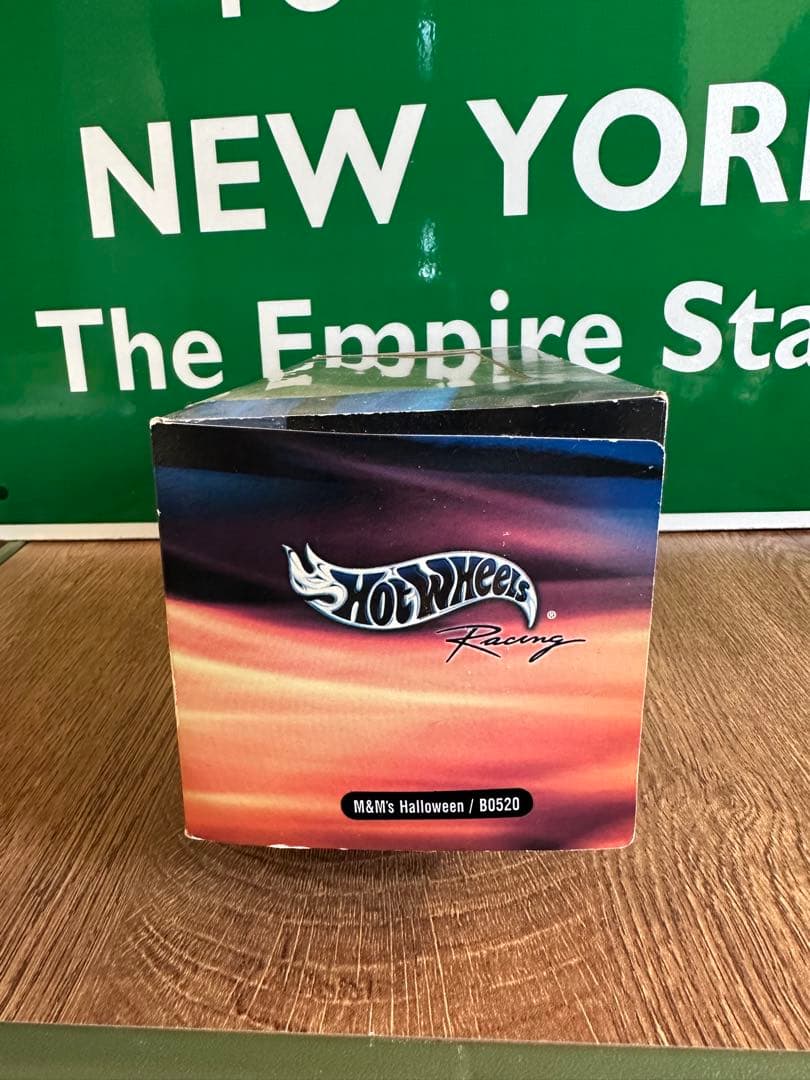 ミニカー Hot Wheels NASCAR 36 M&M's 1:64