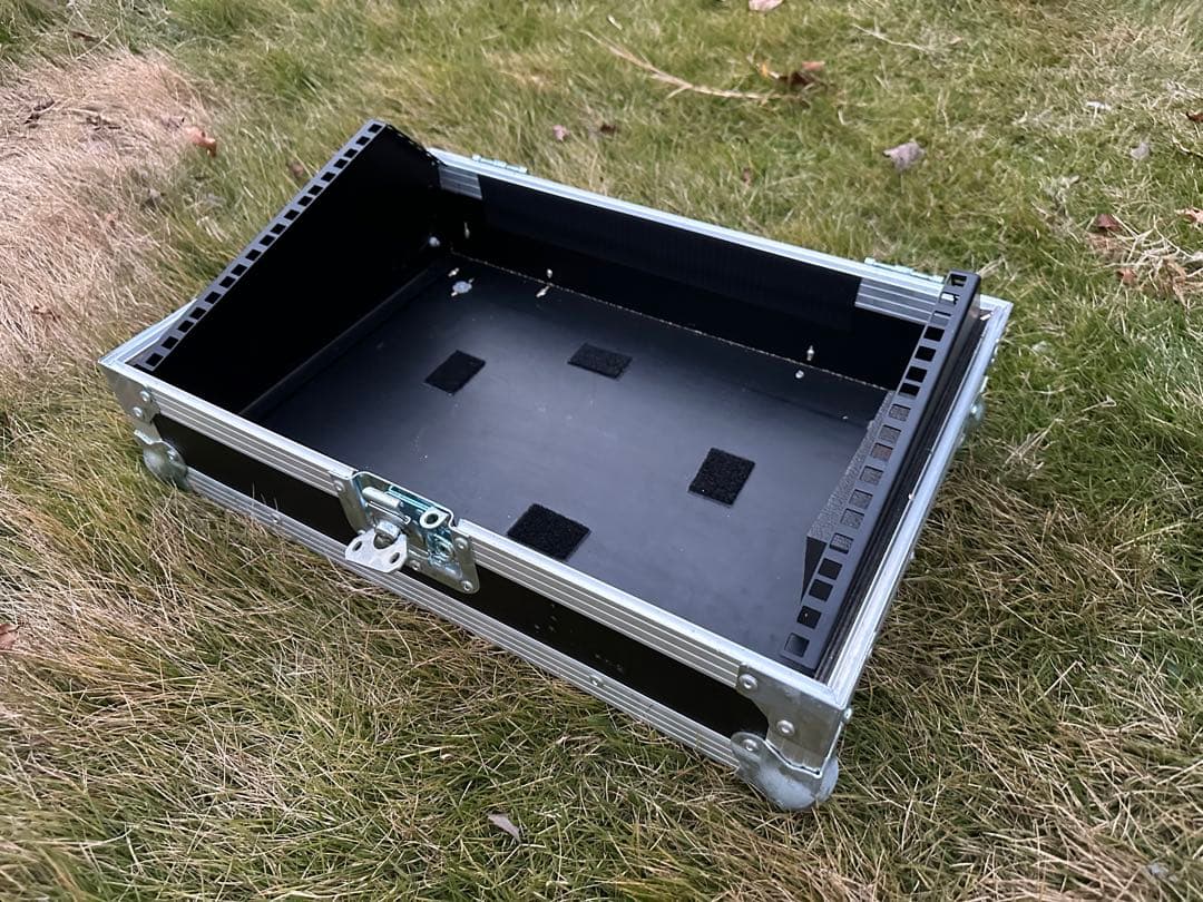 6U シャロウラック フライトケース｜Swan Flight（英国製)