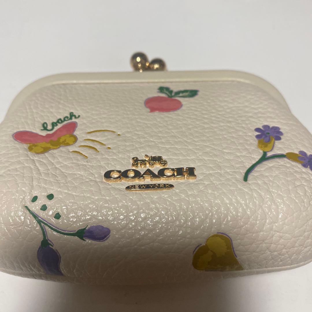 ✨美品⭐︎COACH 財布⭐︎ がま口　ケース　白　野菜蝶々刺繍