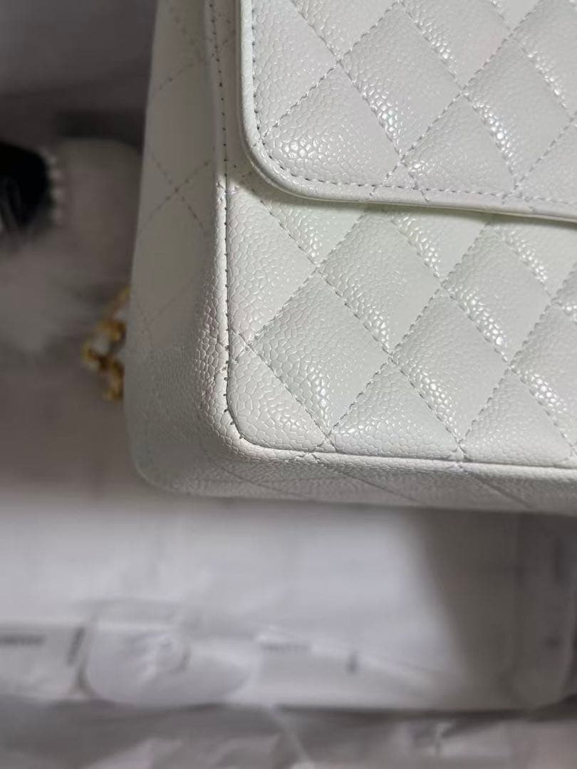 ノベルティ　CHANEL チェーン　ホワイトバッグ　キャビアスキン