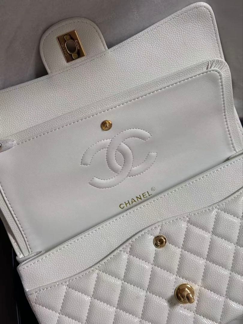 ノベルティ　CHANEL チェーン　ホワイトバッグ　キャビアスキン