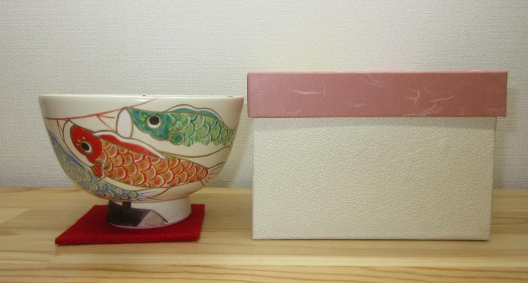 送料込【逢絢亭・新品】茶道具 茶碗 京焼 白釉 鯉のぼりの図 水出宋絢 紙箱入り