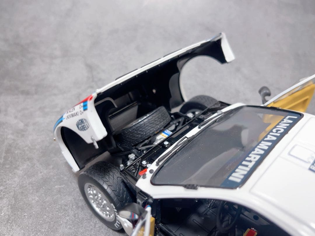 1/18 ランチア　037ラリー　1984 No.5 京商　マルティニ