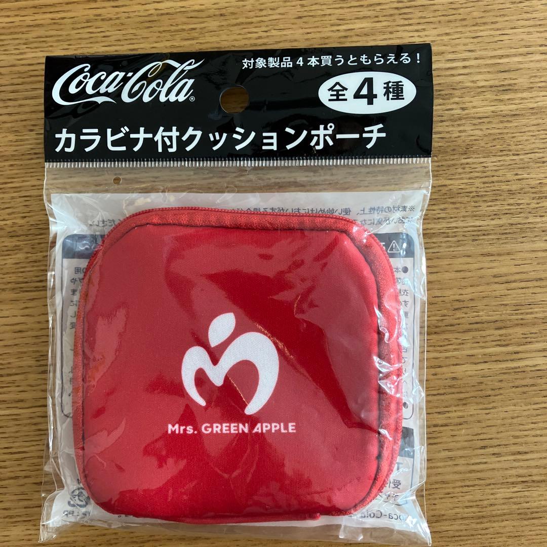 コカ・コーラ ミセスグリーンアップル クッションポーチ - メルカリ