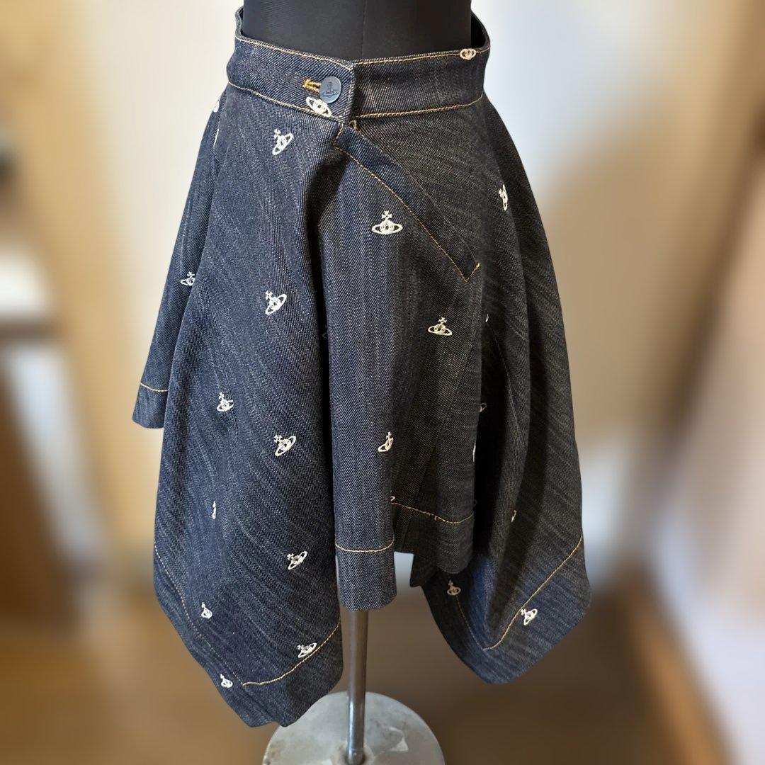 ヴィヴィアンウエストウッド　中古　オーブ刺繍変形デニムスカート
