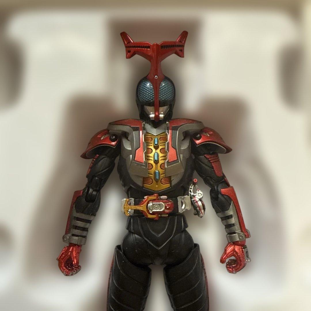 S.H.Figuarts 真骨彫製法仮面ライダーカブト ハイパーフォーム【初版】