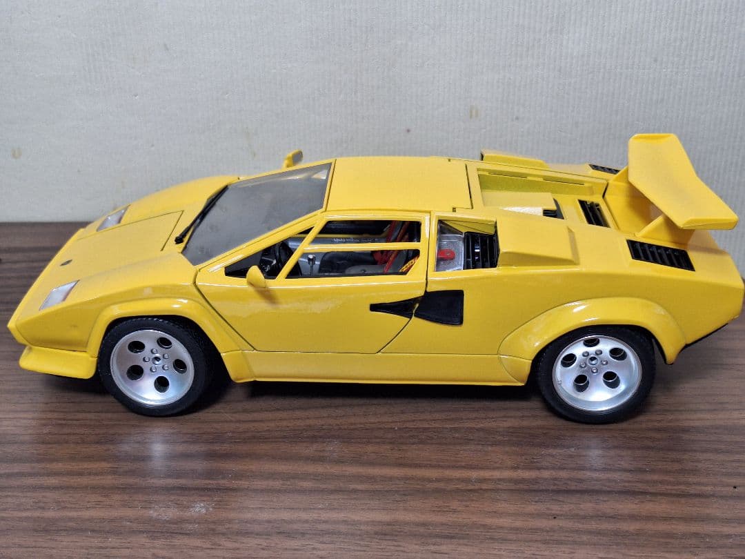 ランボルギーニ カウンタック 1/18 ランボルギーニ 1988 ブラーゴ