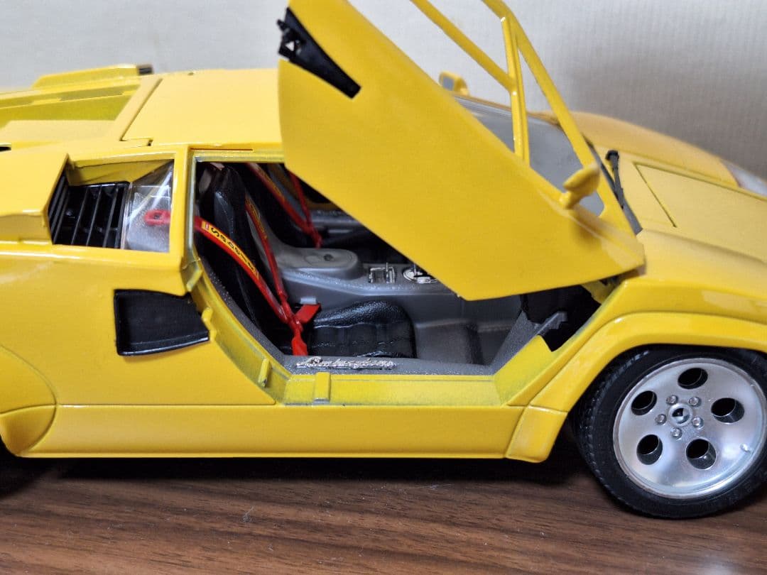 ランボルギーニ カウンタック 1/18 ランボルギーニ 1988 ブラーゴ