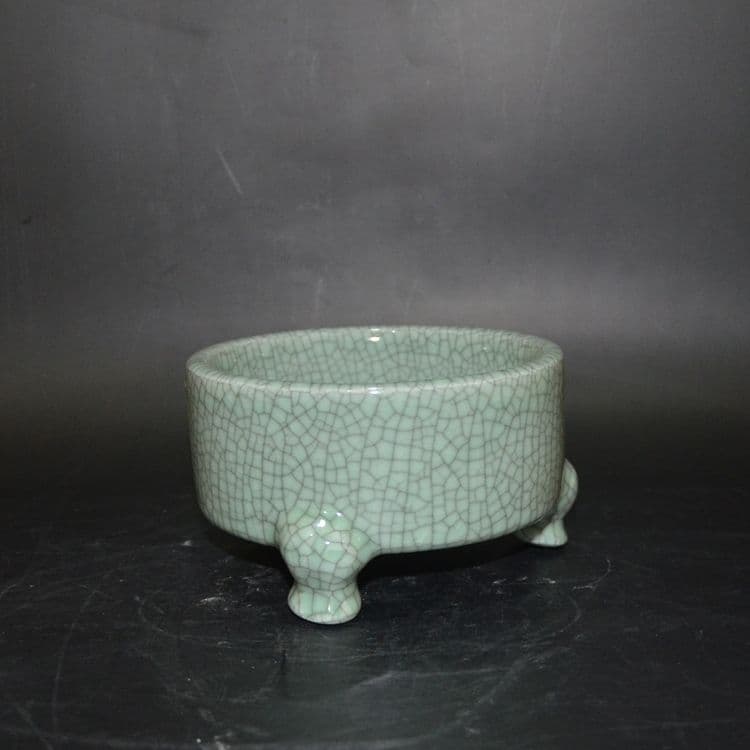 磁器 景徳鎮 開片釉三足香炉 工芸品 置物