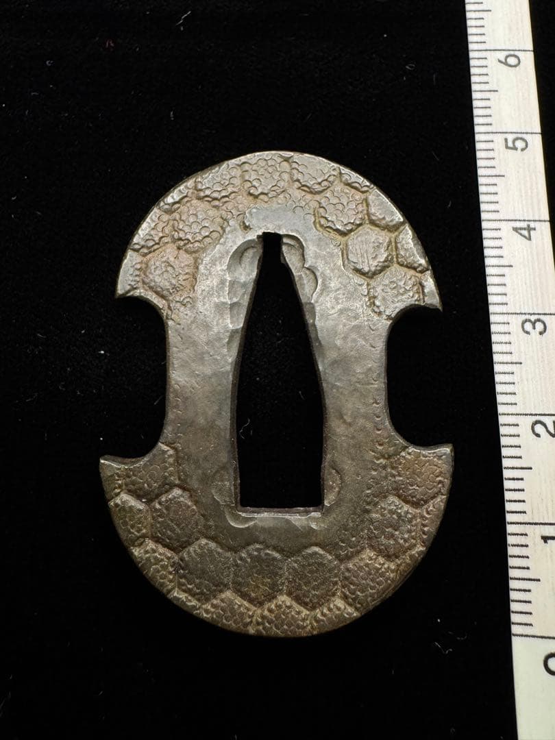 無銘 鉄地 亀甲文図鍔 日本刀 刀装具 骨董 古美術 江戸時代 時代物