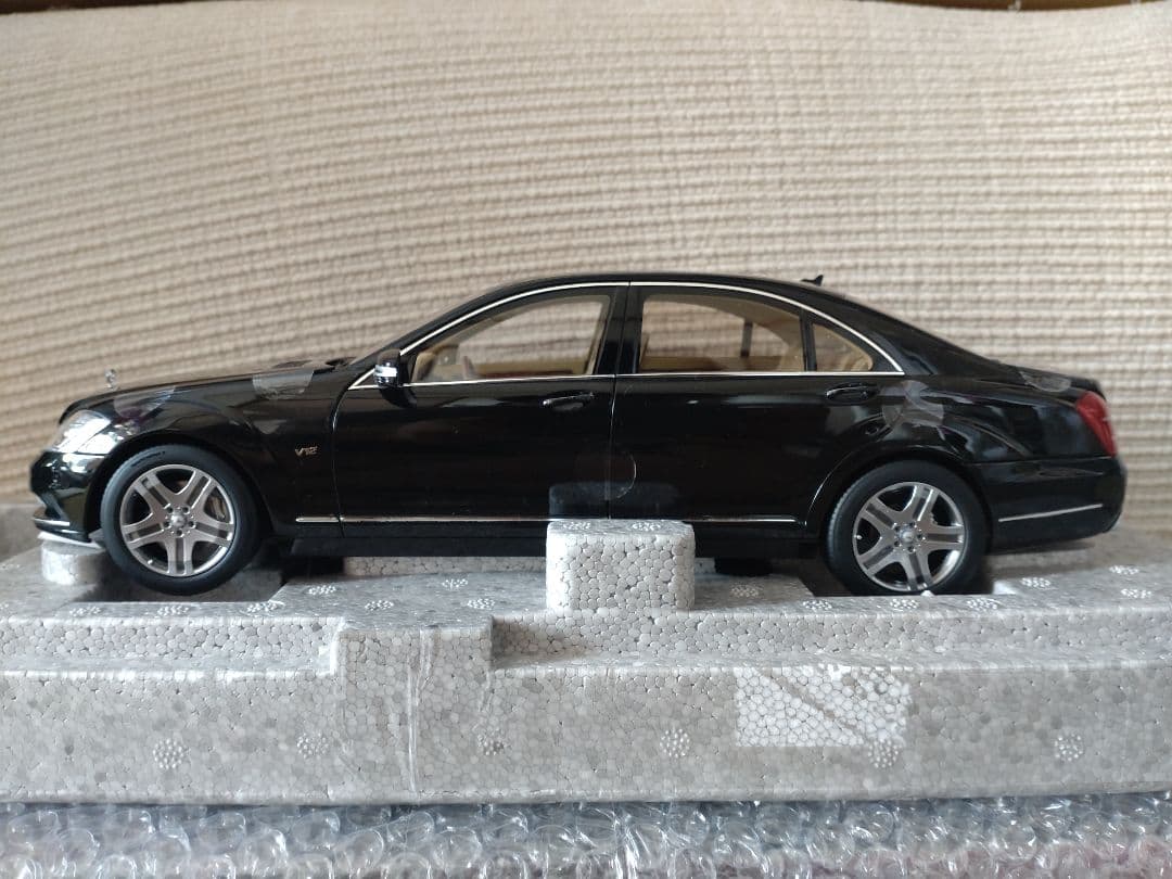 ミニカー Motorhelix Mercedes Benz S600l 1/18