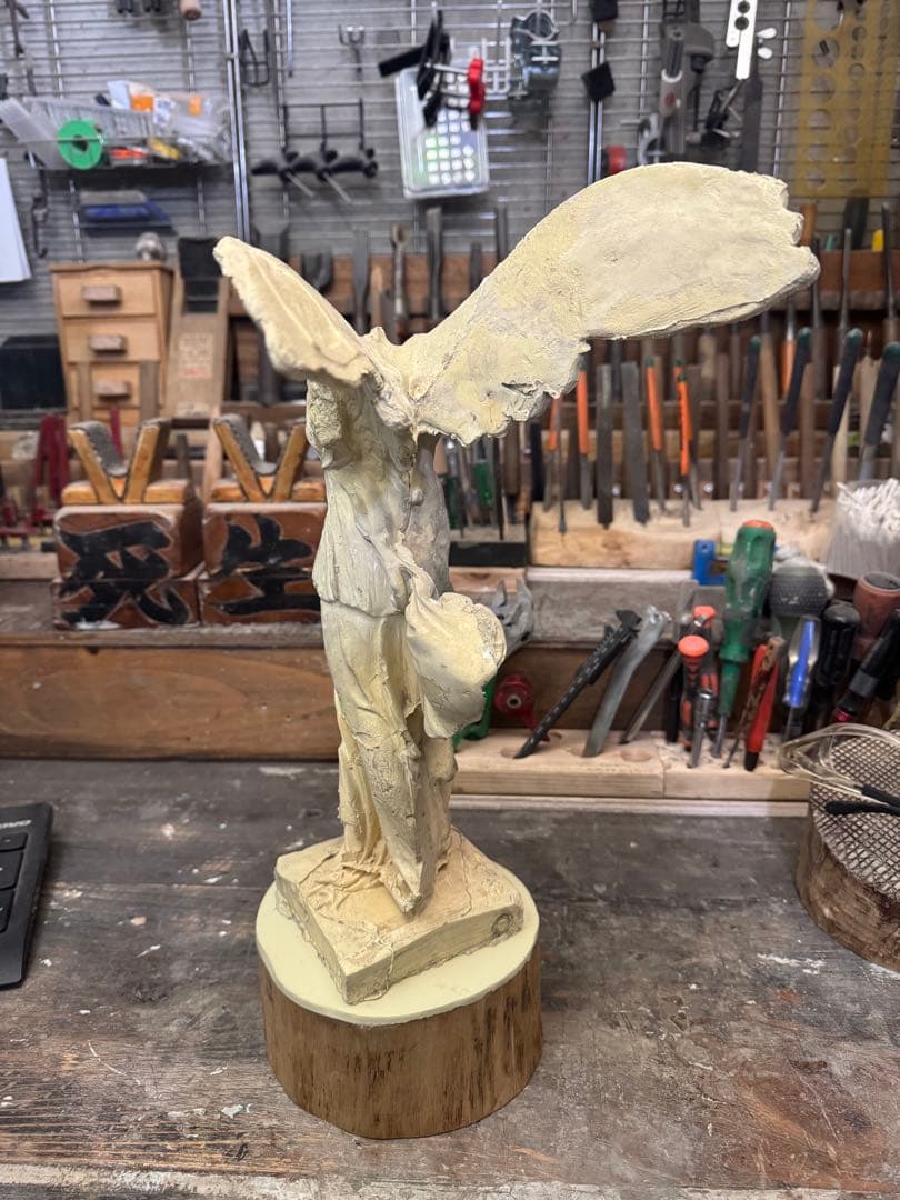 サモトラケのニケ 型から抜けたままの無垢、未仕上げ、未塗装品