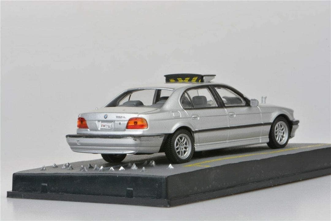 新品レア品❗️BMW 750iL ミニカー 1/43 007 トゥモローネバーダイ