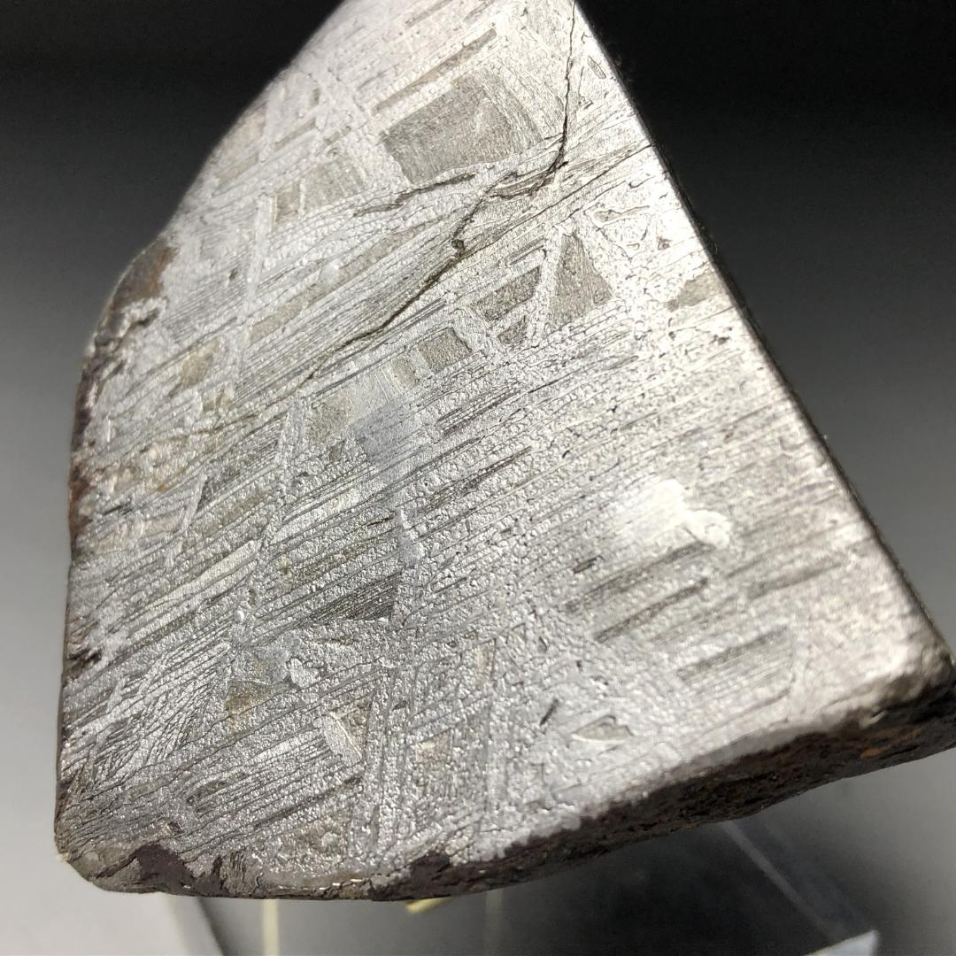 アルタイ隕石 鉄隕石 外皮付き隕石 エンドカット 原石 重さ約553g