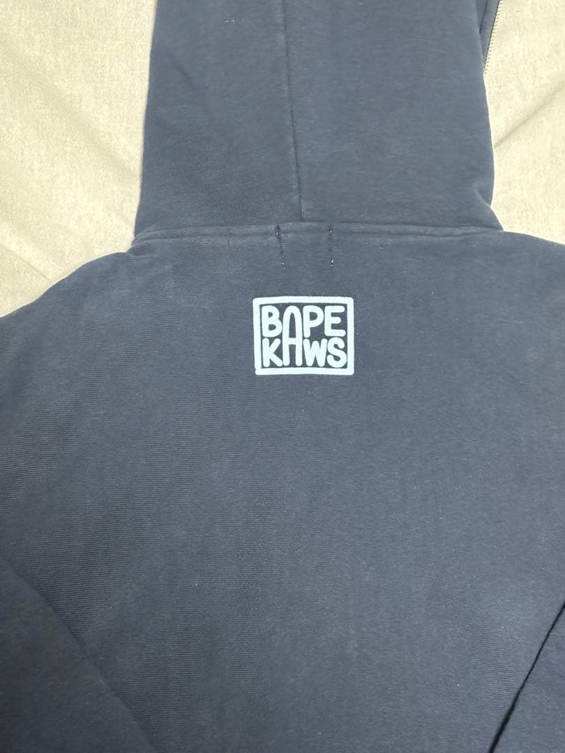 a bathing ape × kaws パーカー ネイビー Lサイズ