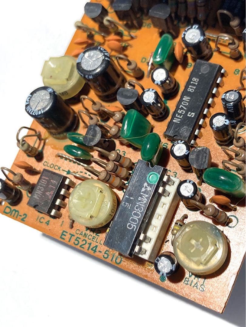 BOSS DM-2の前期型&最初期の個体です。