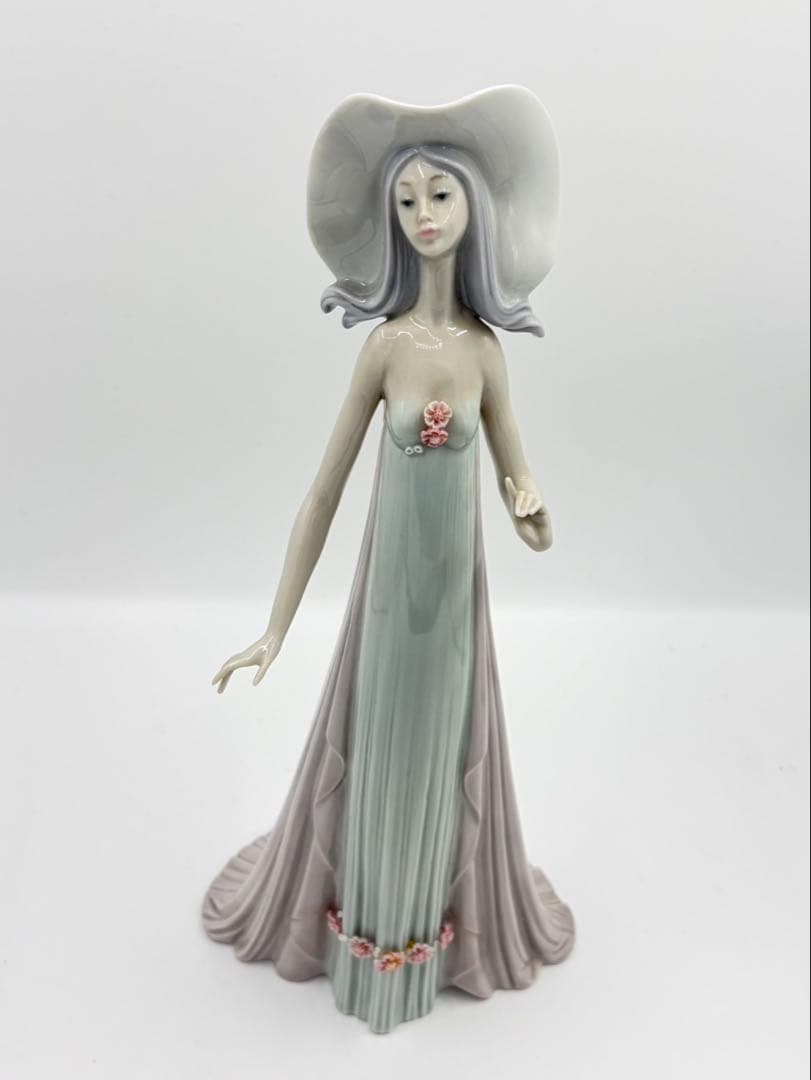 リヤドロ フィギュリン Dama Biarritz ビアリッツの貴婦人　1431 リヤドロ フィギュリン 最高 Dama Biarritz ビアリッツの貴婦人 1431