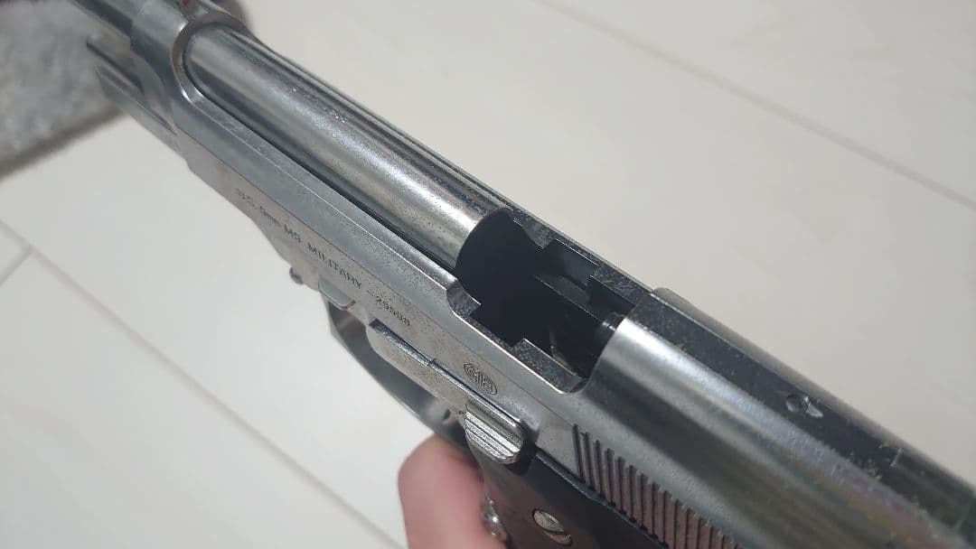 東京マルイ　ベレッタM92F　クロームステンレス　マガジン付き