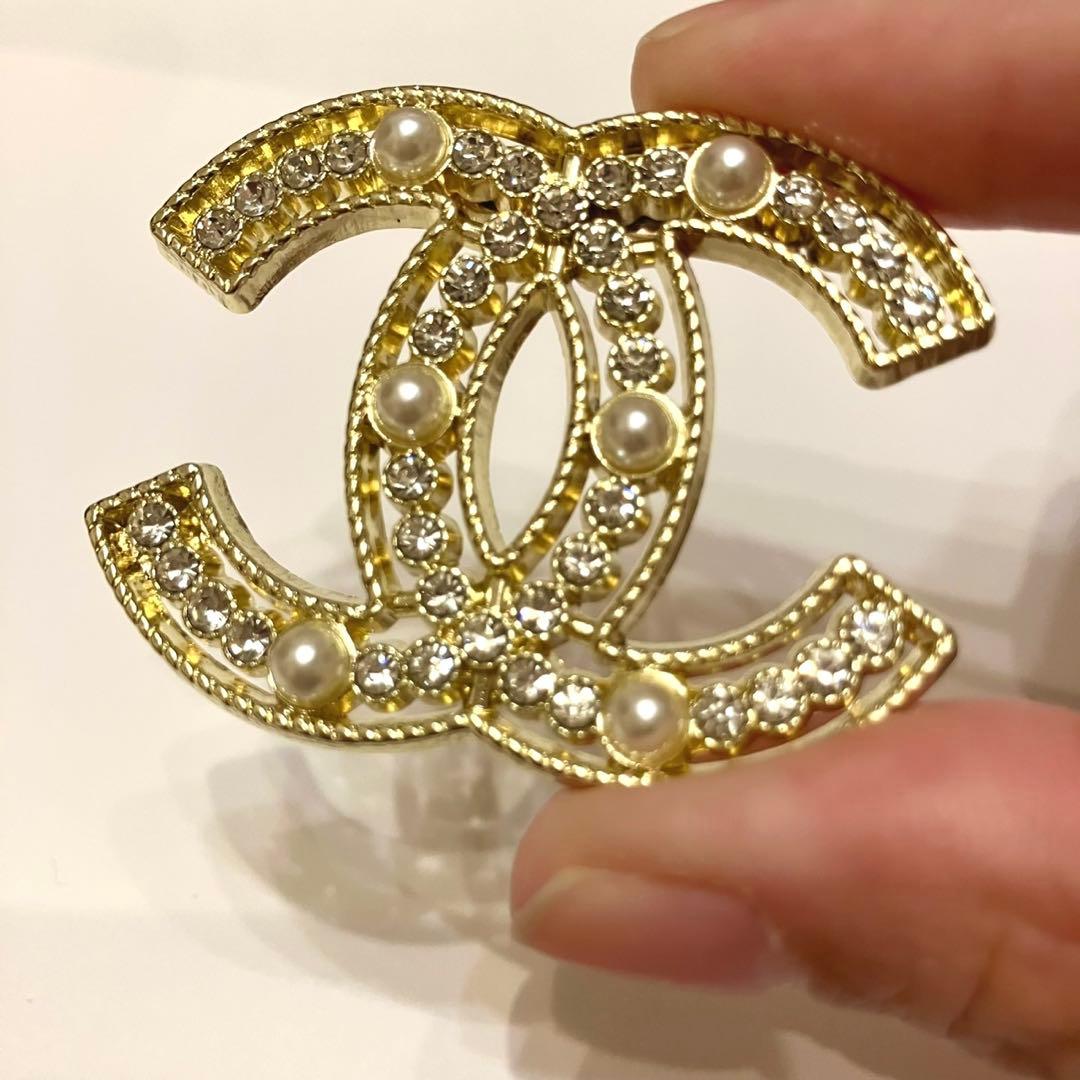 CHANEL ダブルCロゴ ブローチ ノベルティ - メルカリ