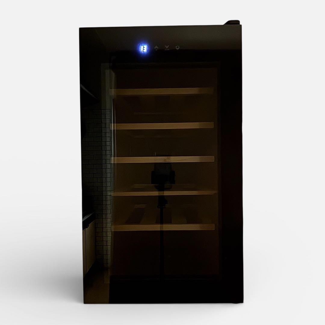 【美品】 BWCー018PS ワインセラー 18ボトル ペルチェ式 PlusQ