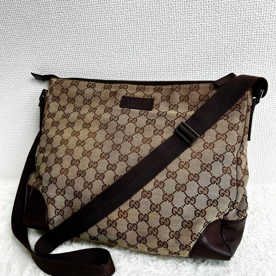 GUCCI 大きめ　メッセンジャーバック　GG柄　キャンバス　斜め掛け　茶色