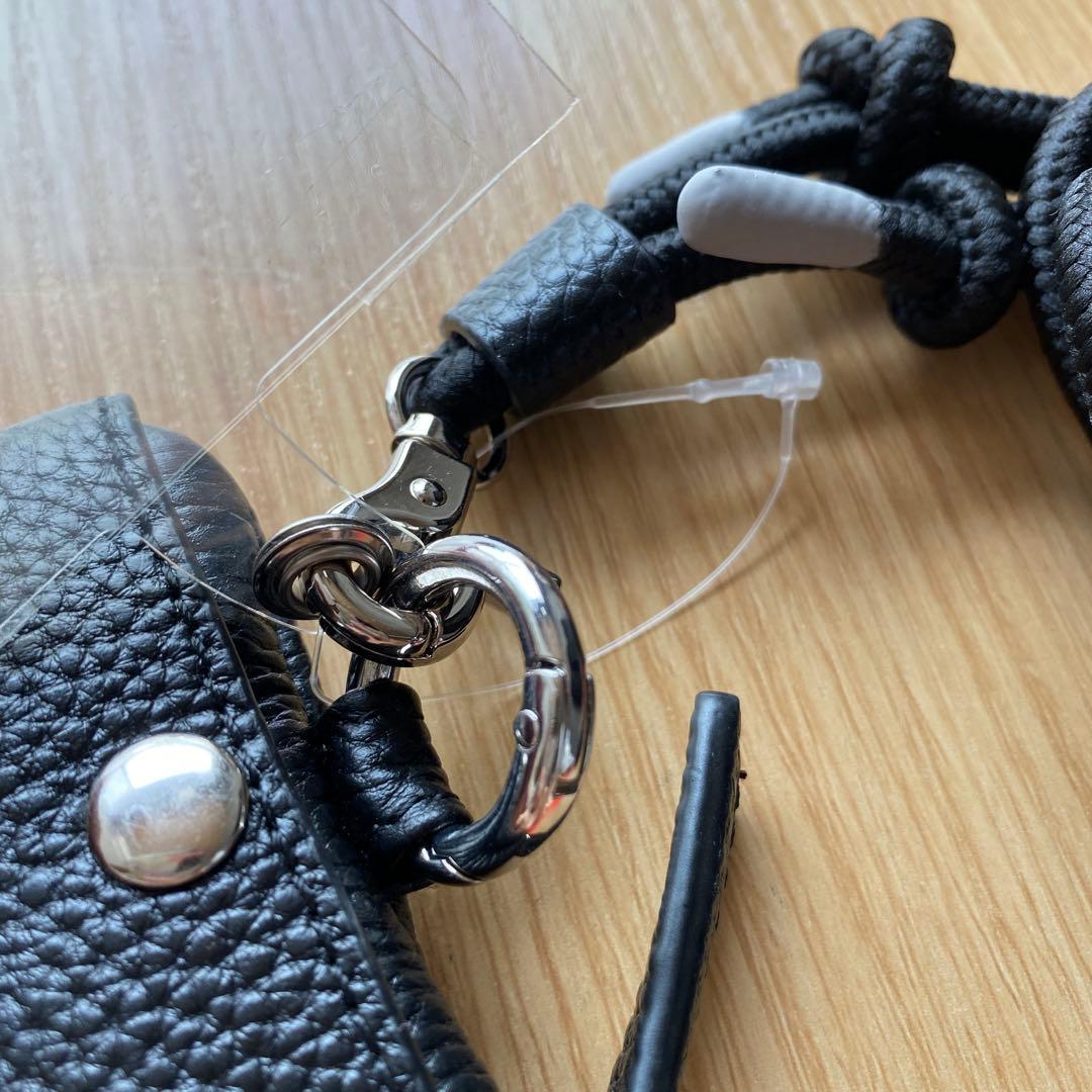 さえイアパピヨネ　ペッツ　モバイルストラップホルダー　牛革