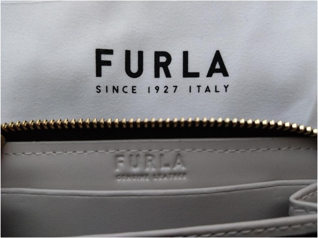 FURLAケース　ジャガード素材（アーチロゴ）