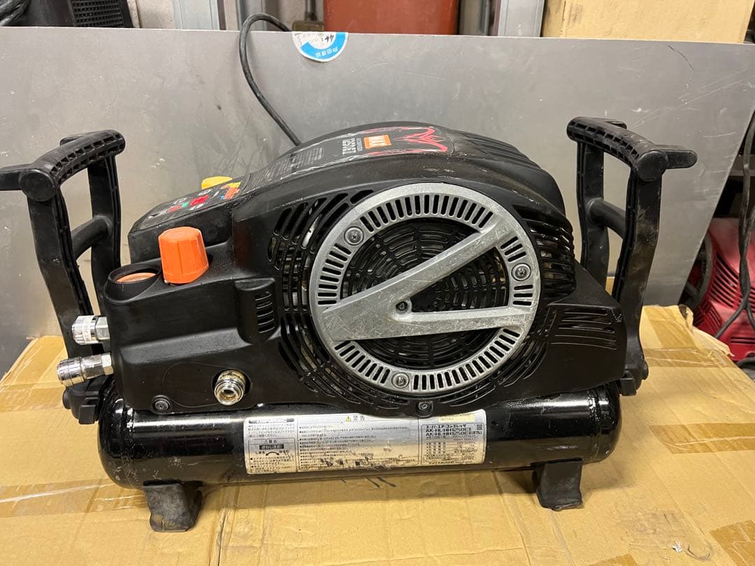 良品マックス エアコンプレッサー★AK-H1250EII 満タン5分