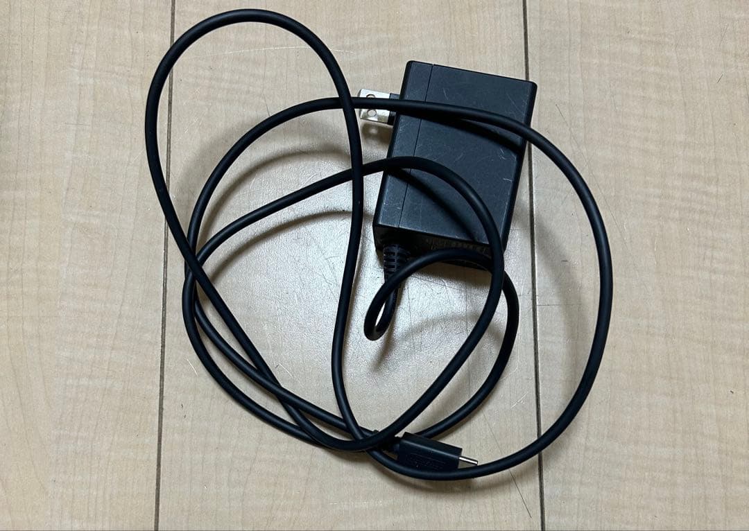 あつ森ケース付きNintendo Switch ピンク/レッド ACアダプター