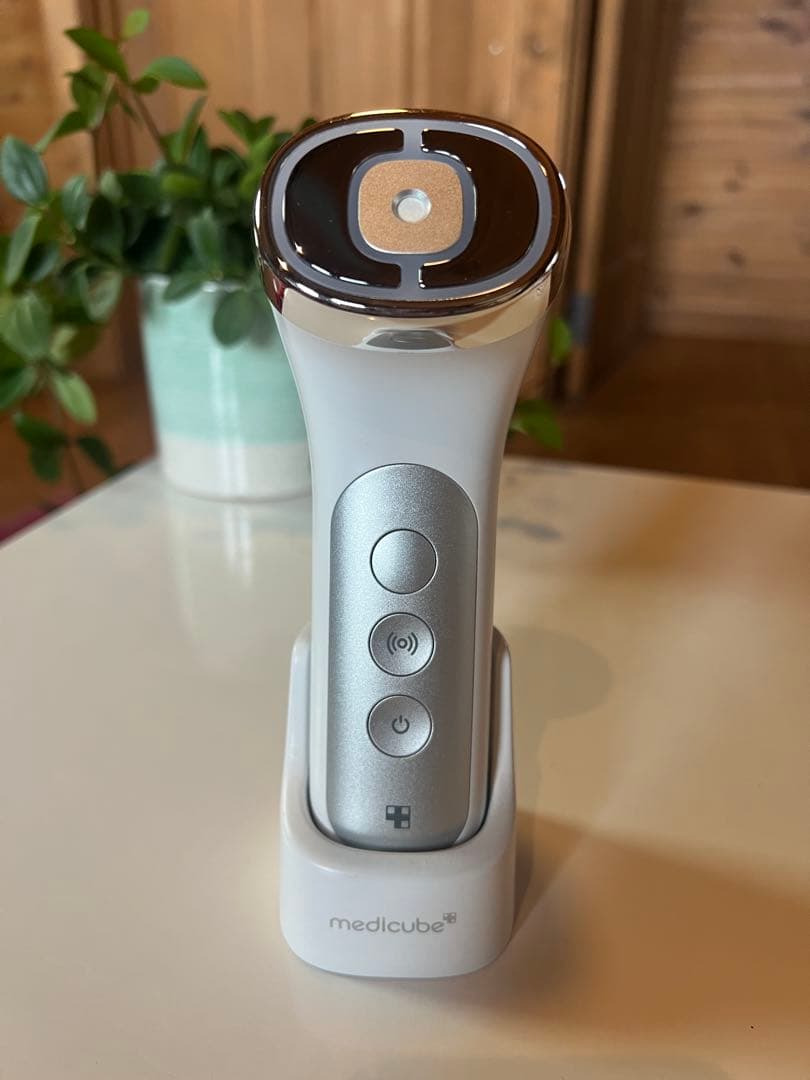 Nan様用【正規品】メディキューブ AGE-R 美顔器2種＋ジェル付属