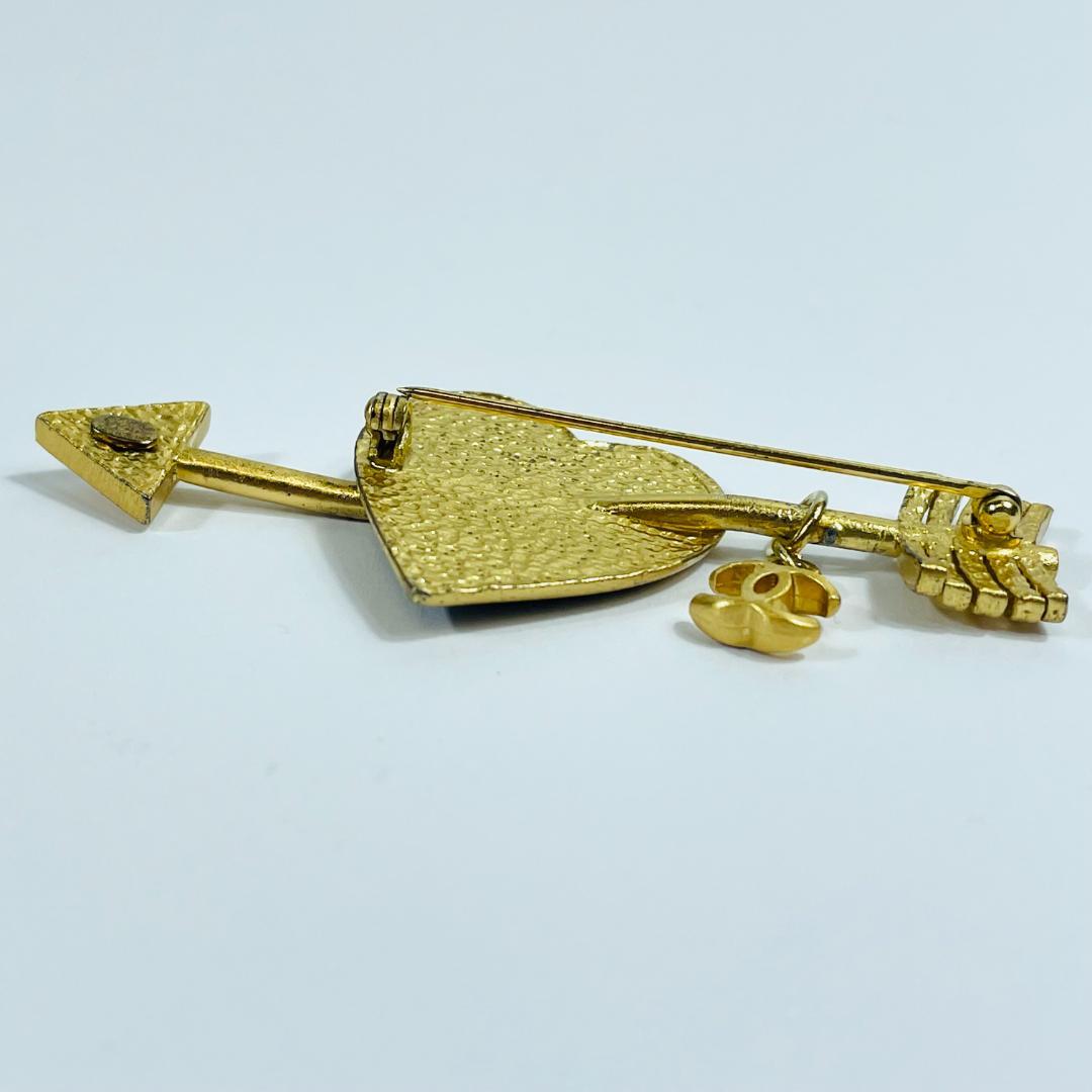 シャネル ブローチ ハートアロー メッキ MBZ322 - メルカリ