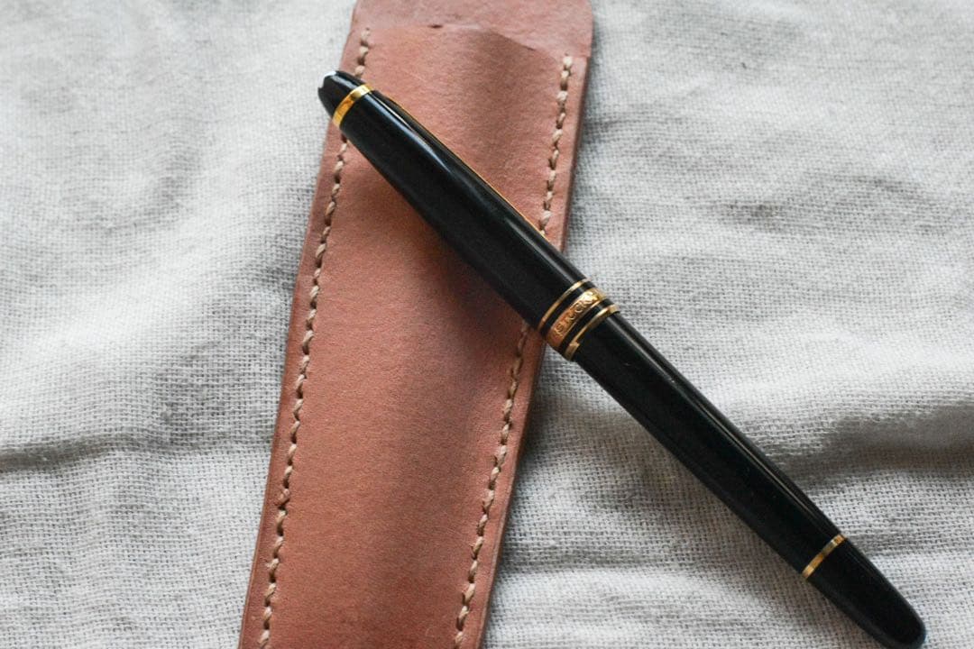 モンブラン万年筆とレザーケースセット