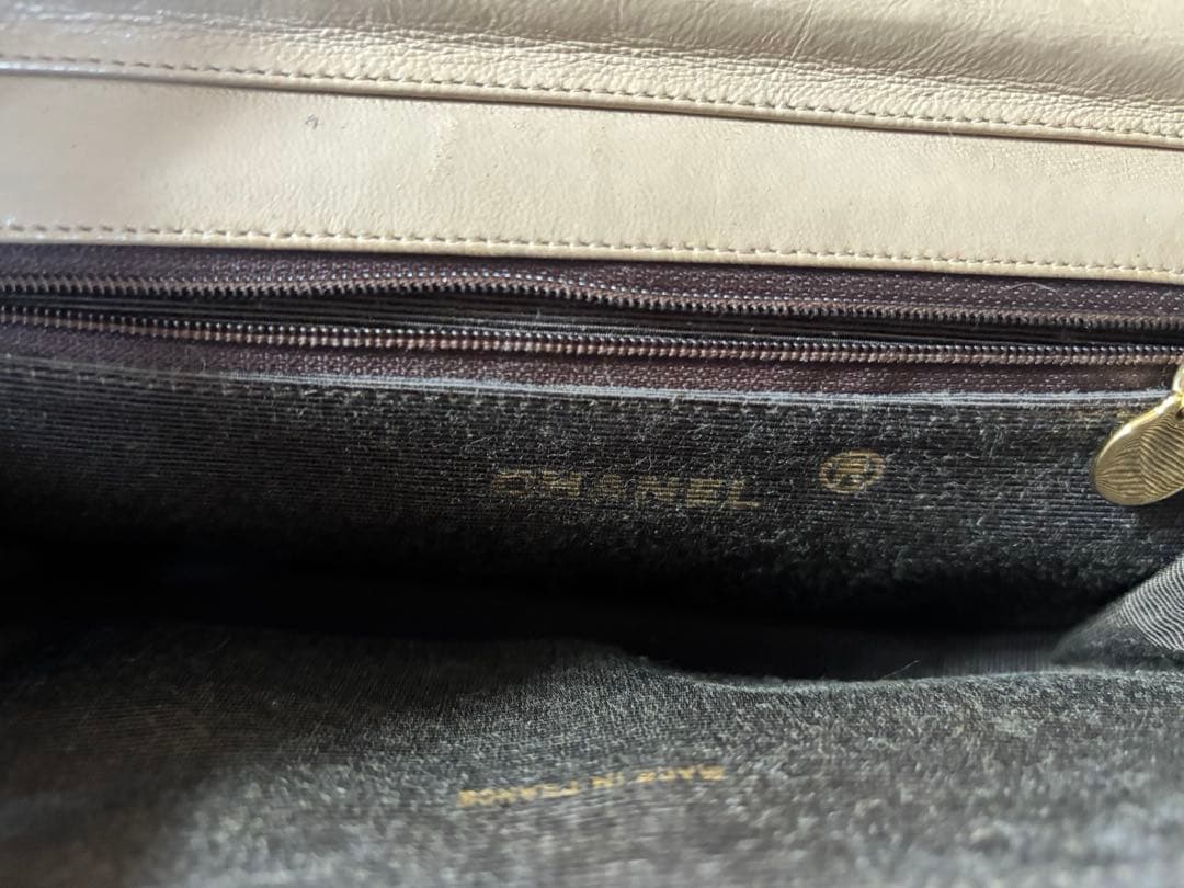 CHANEL ハーフムーンフラップバック