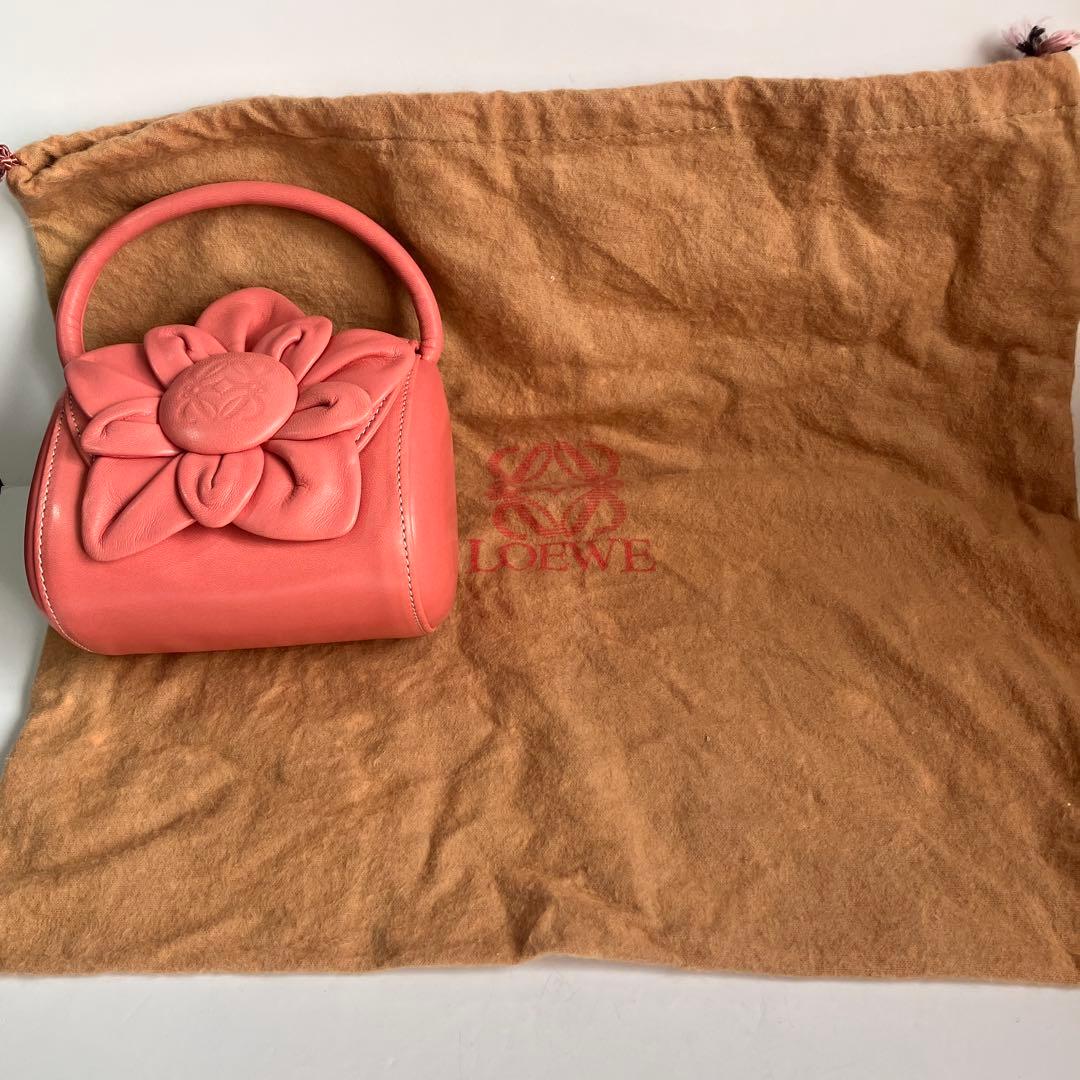 LOEWE 花モチーフ ピンクレザー ミニハンドバッグ