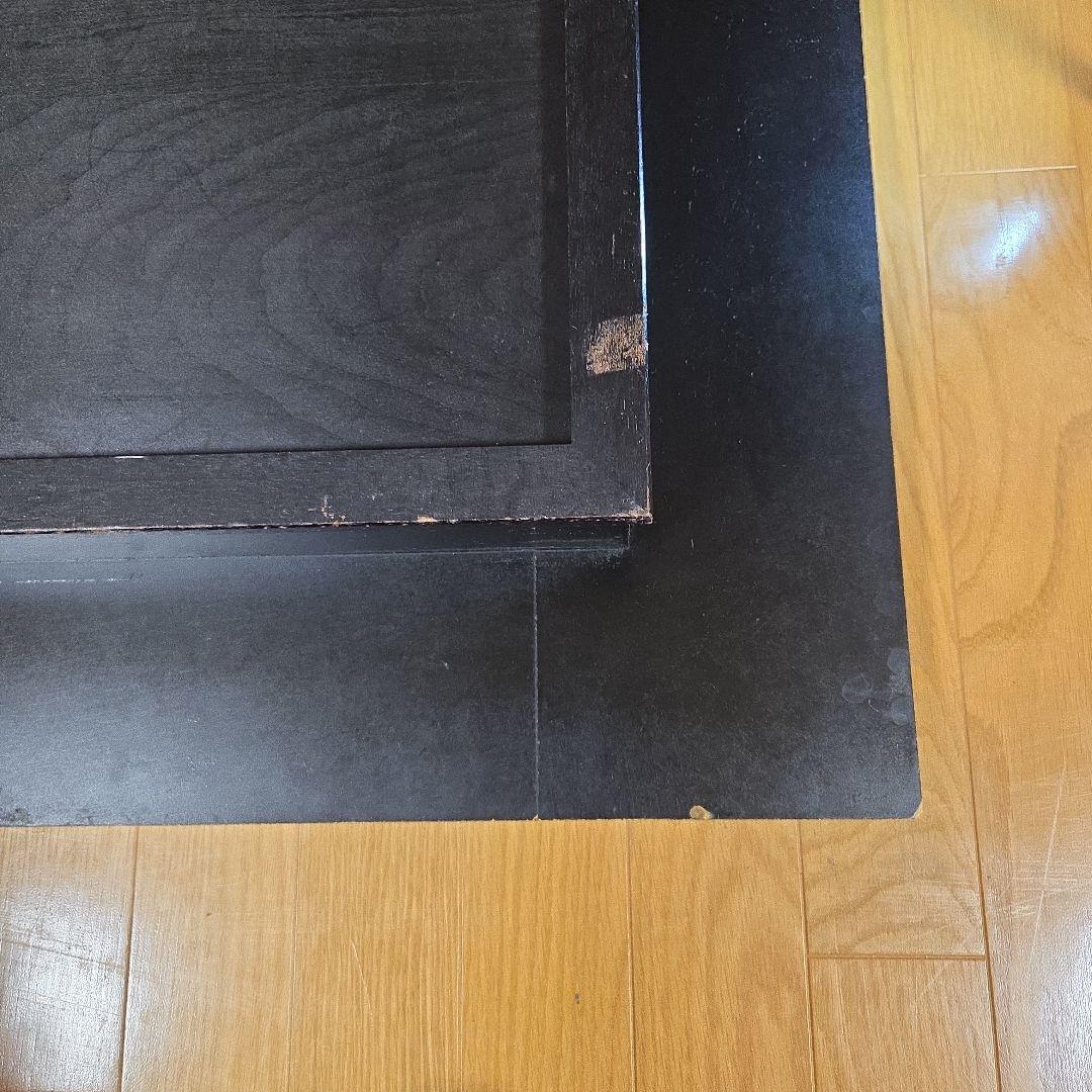 民芸調座卓ミニテーブル　赤と黒のフクロウ彫刻入り　中央に凹み有り ローテーブル