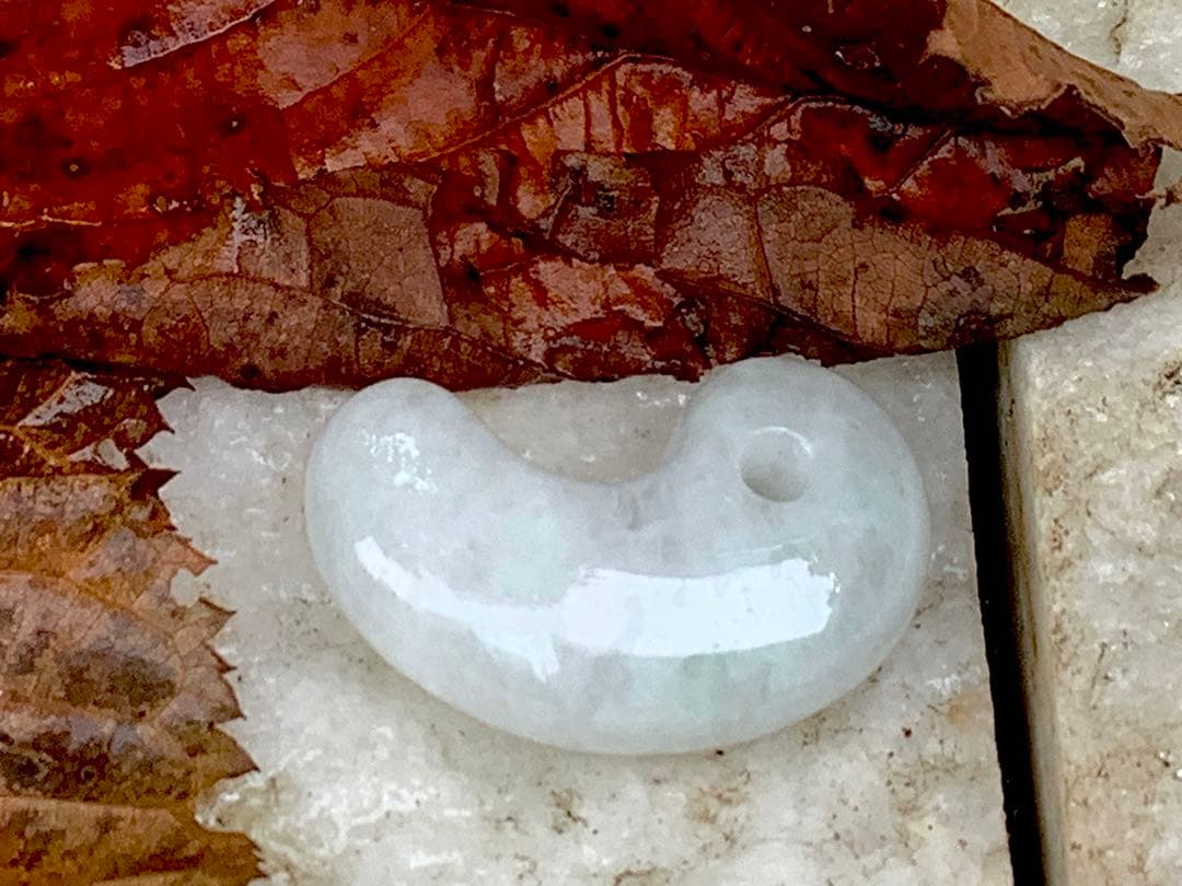 ✳ 糸魚川翡翠勾玉最高峰部類　アイスジェイド氷種　30.5mm ✳機械鑑定付‼️